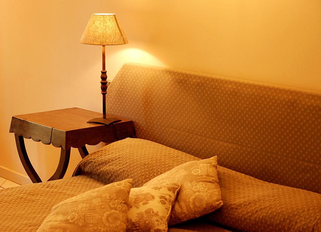 Hotel Les Mazets Des Roches Tarascón Habitación foto