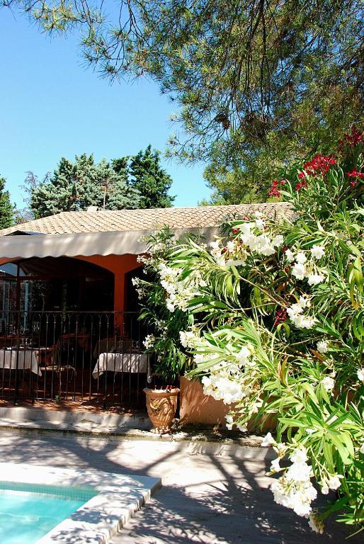 Hotel Les Mazets Des Roches Tarascón Exterior foto
